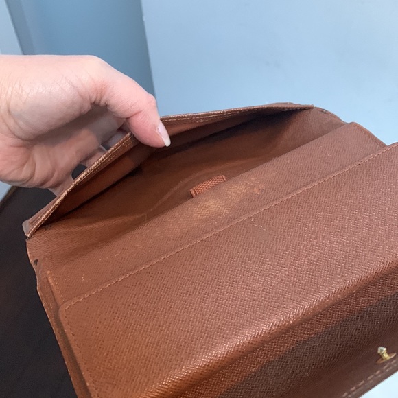 2011 authentic Louis Vuitton international wallet - poor edges and corners - Picture 11 of 16